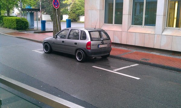 Mein Auto im Regen