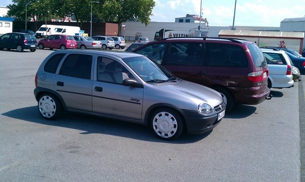 Corsa_seite_vorne_01_08.jpg