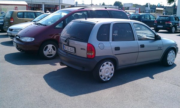 Corsa_seite_hinten_01_08.jpg