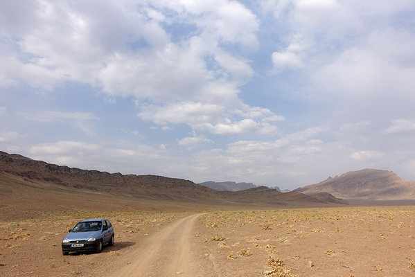 Hier war ich ca. 150 km völlig allein auf einer Hochebene unterwegs. Wunderbar! Iran.