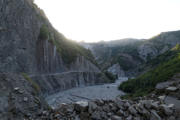 Straße nach Lahic