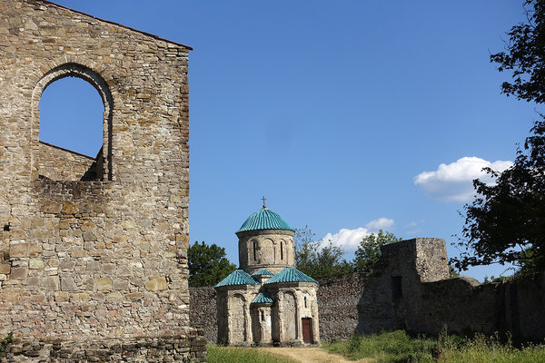 Kvetera Burg und Kapelle