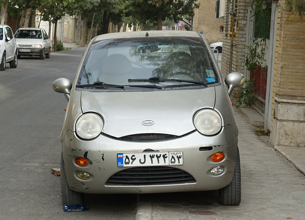 &quot;Interessanter&quot; chinesischer Kleinst-Hausfrauen-Einkaufs-Wagen mit dem Namen MUM. (Ich weiß, dass der MVM heißt, aber beim ersten Lesen - und auch beim 2.-10. - sieht das V aus wie ein U!)