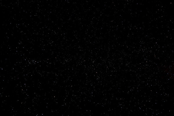 nächtlicher Himmel über Karelien. Null Lichtverschmutzung. Die Sterne waren so mit meinem einfach Fotoapparat zu fotografieren.