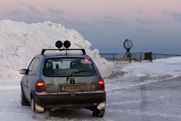 Corsa am Nordkap. &quot;Hier dürfen Sie aber nicht parken!&quot;