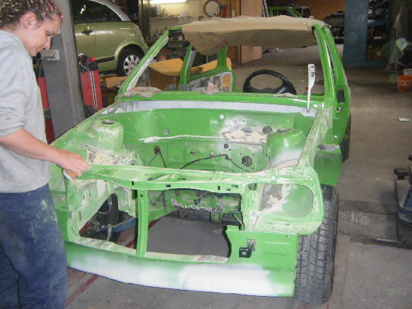 Motorraum nach dem schleifen und spachteln