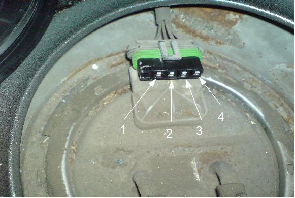 CorsaBFehlerbericht KraftstoffpumpeStecker2.JPG