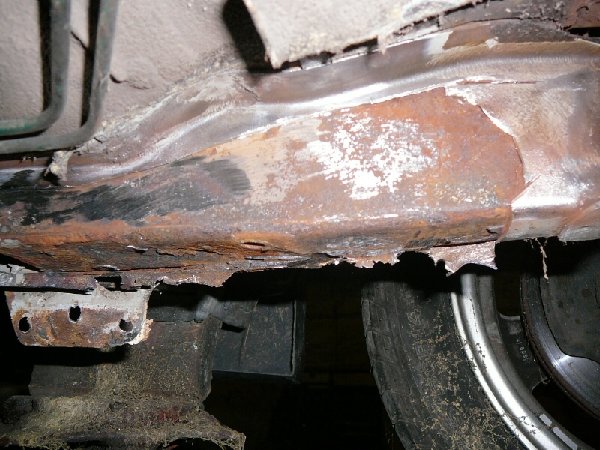 rostbefall unter dem langsträger zu sehen ist die innere verstärkung